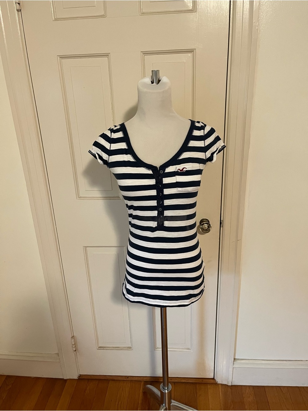 Hollister Blue White Striped Henley XS Large Square Tag Defect Read